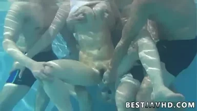 Phim Sex Nhật: Gái Dâm Hôn Ướt Át Cuồng Nhiệt Với Hai Trai Cơ Bắp Trong JAV Hay